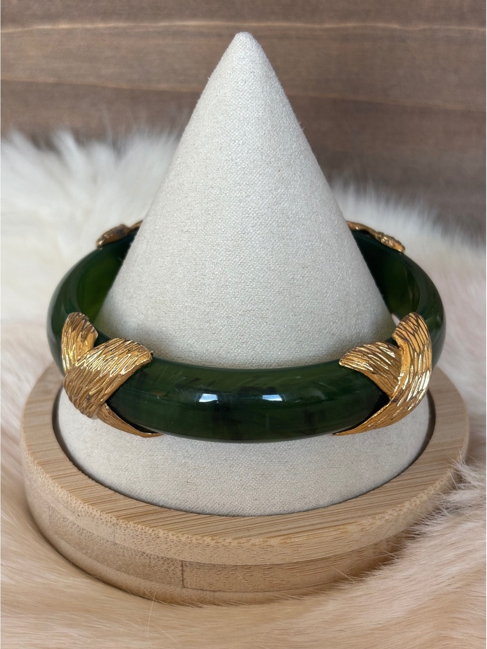 Vintage Green Lucite Bangle Bracelet with Gold Tone Accents Size 8
